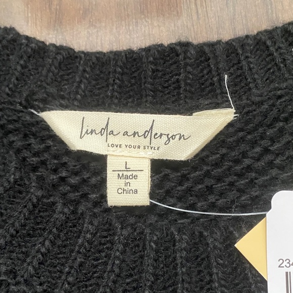 Linda Anderson Black and White Chevron Patterned Knit Sweater - Picture 2 of 7